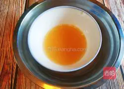 Illustration of how to make dragon fruit pure yogurt mousse 6