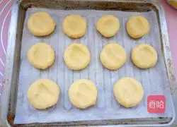 Illustration of how to make almond cookies 8