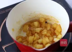 Illustration of how to make yogurt pineapple mousse cup 4