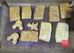 Illustration of making old-fashioned yeast biscuits 13