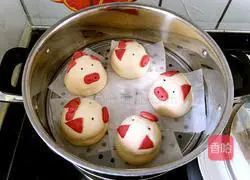 Illustration of how to make piggy bean paste buns 14