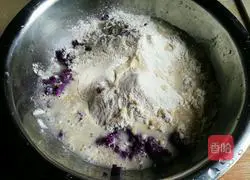 Illustration of how to make purple sweet potato cake 8