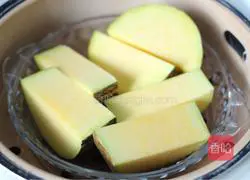 Illustration of how to make pumpkin banana cheese balls 3