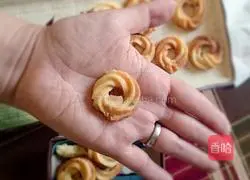 Illustration of how to make savory scallion cookies 4