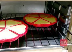 Illustration of how to make waffles for quick breakfast in one step