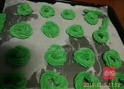 Illustration of how to make emerald green crispy cookies 8