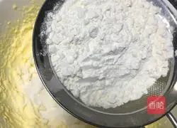 Illustration of how to make Greek croquettes (hand-shaped biscuits) 4