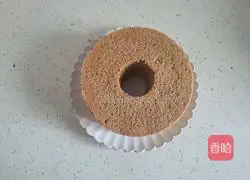 Illustration of how to make hollow chiffon cake with glaze coffee 14