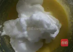 Illustration of how to make eight-inch chiffon cake 7