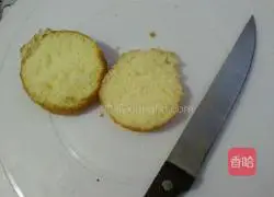 Illustration of how to make strawberry mango cream cake 6