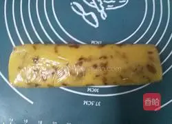 Illustration of how to make longan biscuits 4