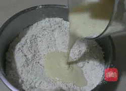 Illustration of how to make banana yogurt chocolate scone 4