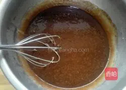 Illustration of how to make eight-inch chocolate chiffon cake 5