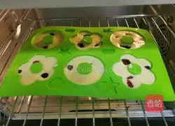 Chocolate Donut Cake Recipe Illustration 11