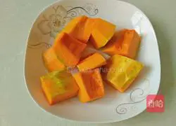 Illustration of how to make pumpkin steamed buns 1