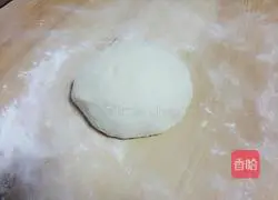 Illustration of how to make small cheese pie 2