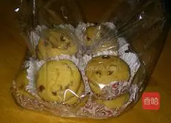 Blue Illustration of how to make raisin cookies in a jar 7