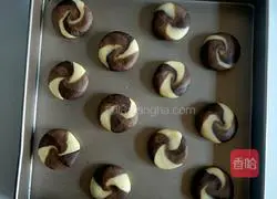 Illustration of how to make three-color cookies 15