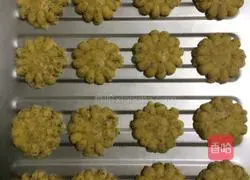 Illustration of how to make sunflower black tea cookies 9