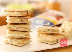 Nougat-filled soda crackers recipe 15