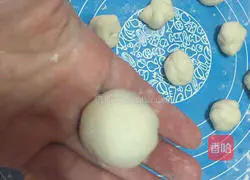 Illustration of how to make bean paste buns 10