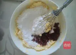 Man Illustration of how to make cranberry biscuits 3