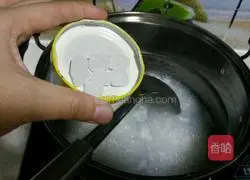 Illustration of how to make black sesame and walnut porridge 6