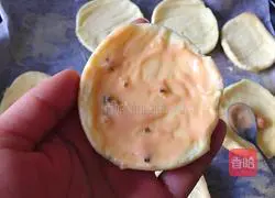 Illustration of how to make meat floss cake 18