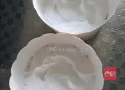 Illustration of how to make cup strawberry cake 2