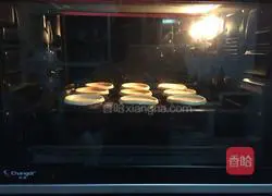 Illustration of how to make whole egg tarts (original flavor) 10