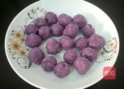 Illustration of how to make purple sweet potato balls 7
