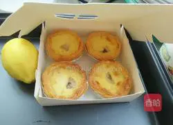 Illustration of how to make banana egg tart 6
