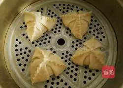 Illustration of how to make fancy bean paste buns 12