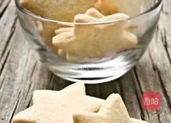 Illustration of how to make starburst biscuits 4