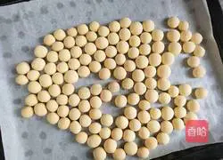 Illustration of how to make the egg yolk soufflé 14