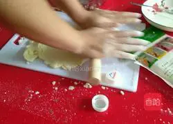 Illustration of how to make smiley potato pancakes 2