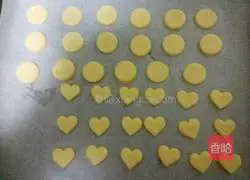 Illustration of how to make Chinese Valentine's Day love ring biscuits 10