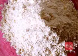 Walnut jujube cake recipe 7