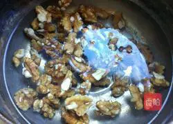 Illustration of drawing walnuts 2