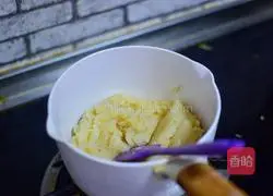 Cream Puffs (New Year's Dessert) Illustration 3