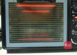 Illustration of how to make fruity egg tarts 5