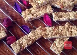 Illustration of how to make granola bars 6