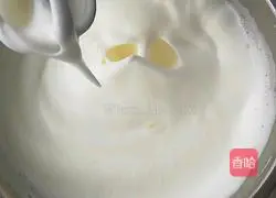 Illustration of how to make chiffon cake 6