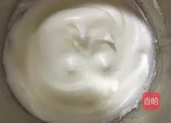 Illustration of how to make a small 6-inch lemon cake base 10