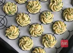 Illustration of how to make green onion cookies 6