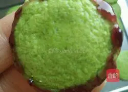 Illustration of how to make spinach puree mini cakes 16