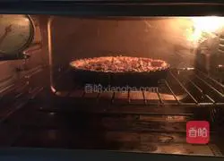 Illustration of how to make caramel pecan pie 12