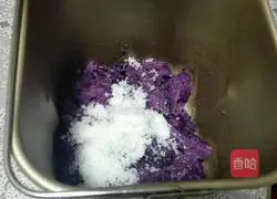 Illustration of how to make golden purple potato rolls 1