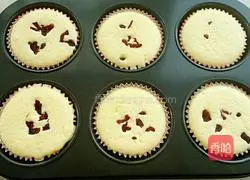 Illustration of how to make cheese and dried fruit cup cake 16