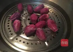 Illustration of how to make baked purple potato cake 2